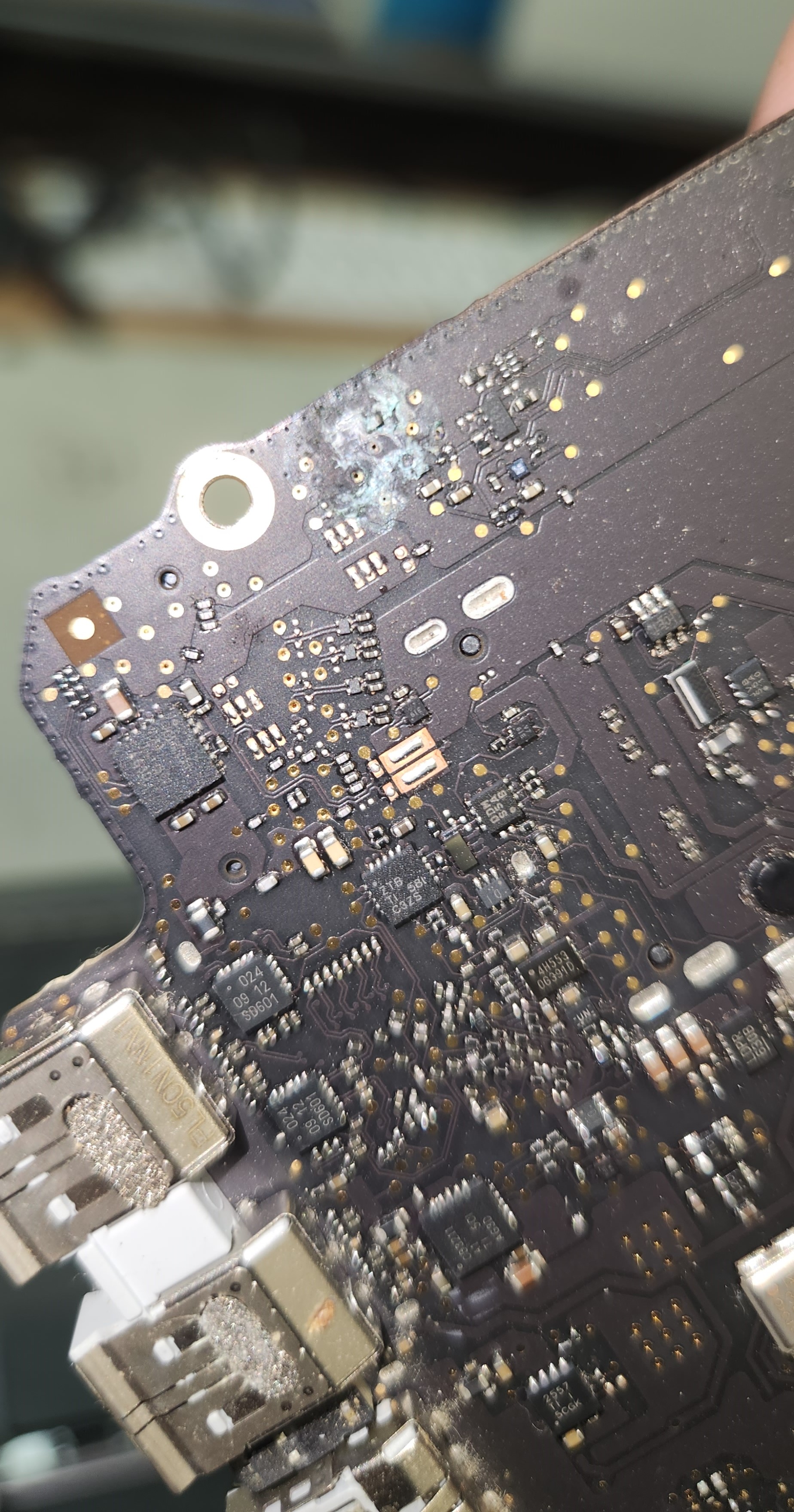 Mac logic board corrosion cleaning